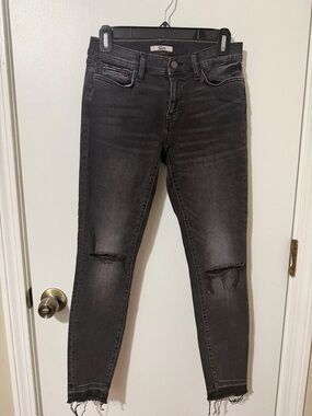 Tommy Hilfiger Black Distressed Skinny Jeans Women’s Size 4 Raw Hem